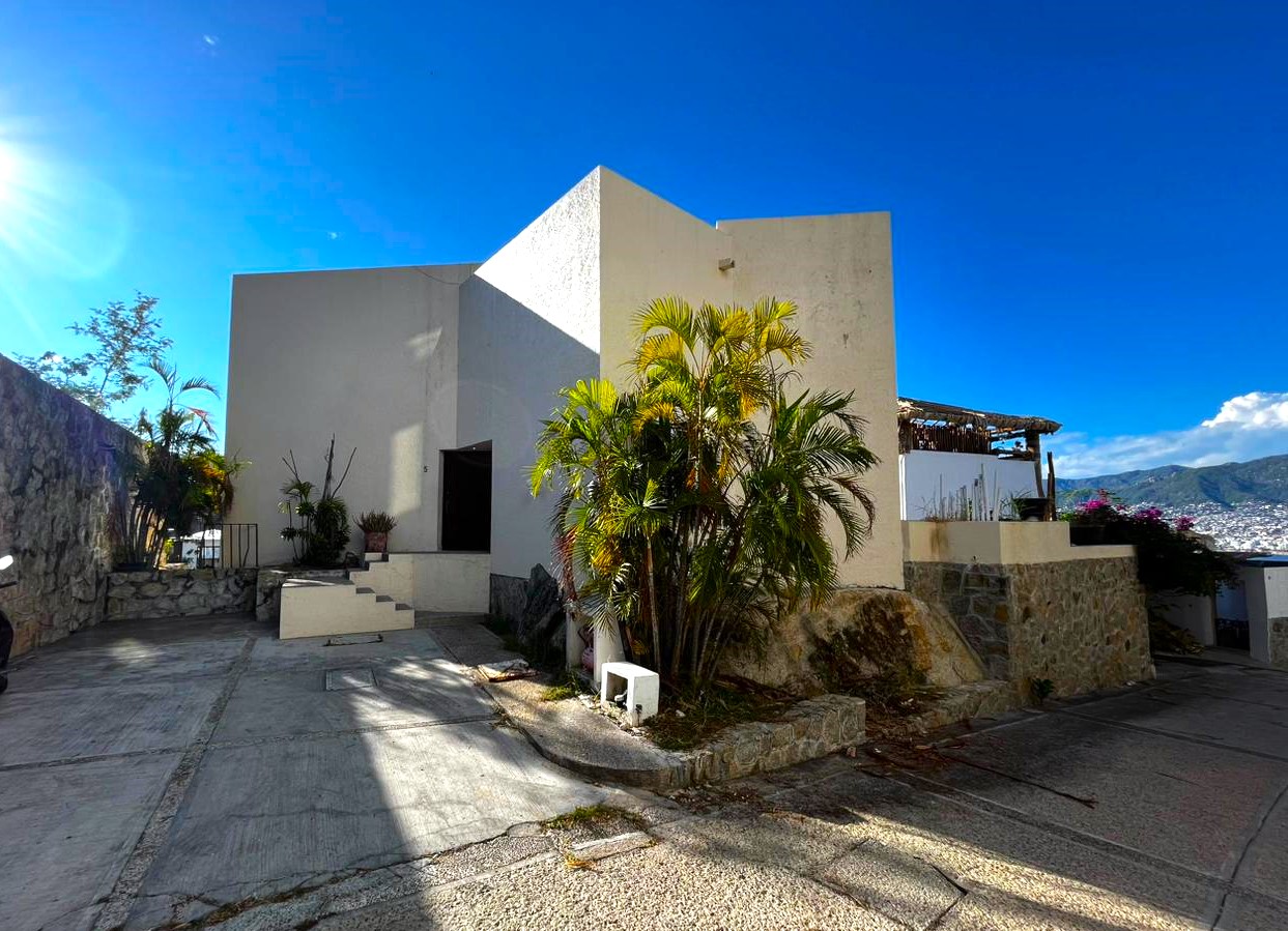 Casa Portanova Guitarrón